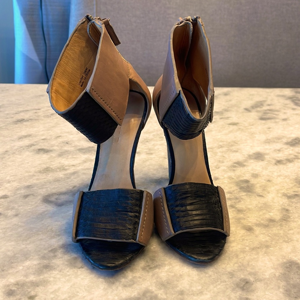 LAMB by Gwen Stefani Color-blocked Taupe and Black  Leather heels. Size 7.5